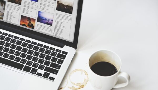 Perbedaan Landing Page dan Website Lengkap untuk Bisnis Kafe